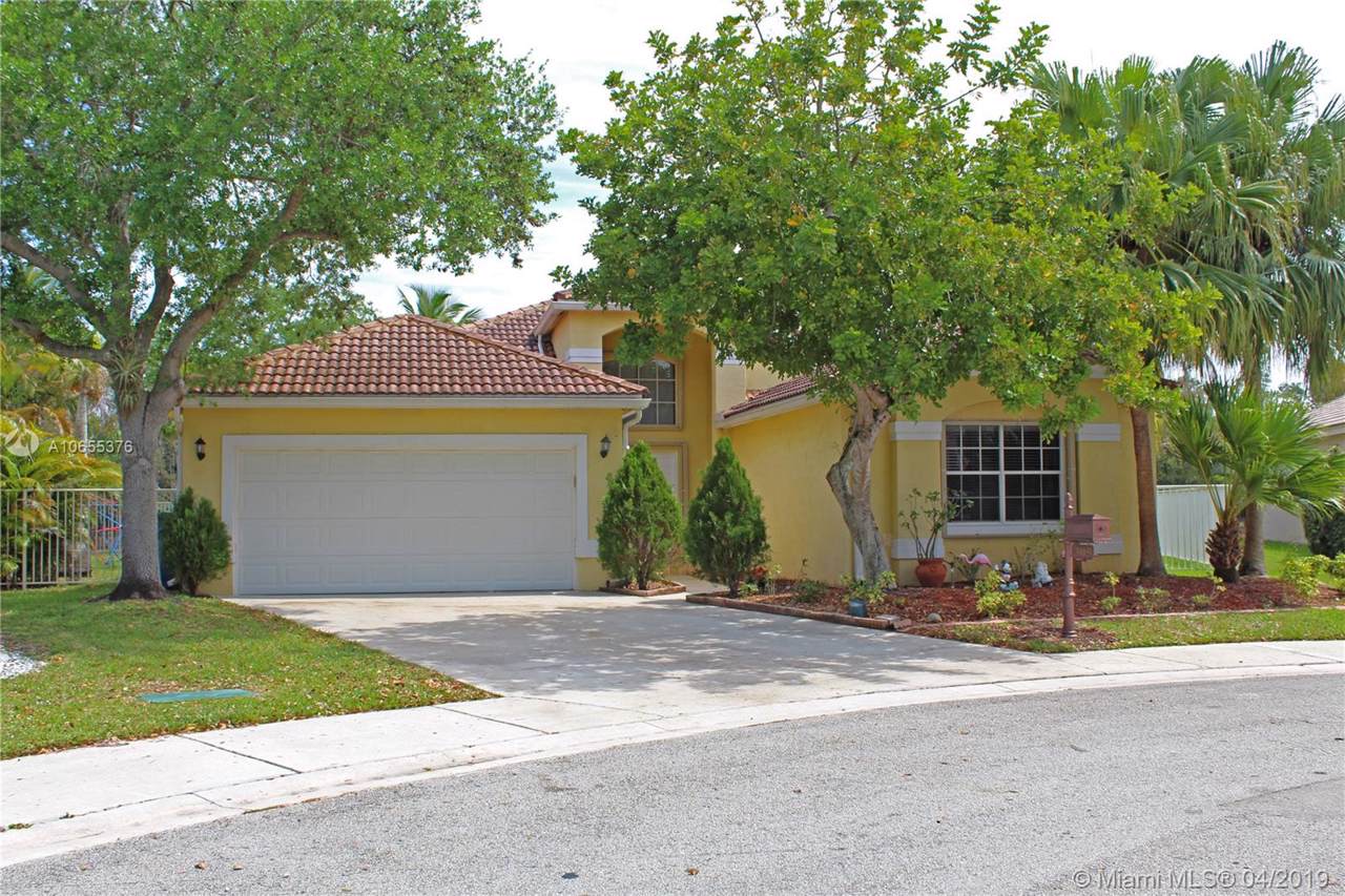 305 Lake Crest Ct - Photo 1