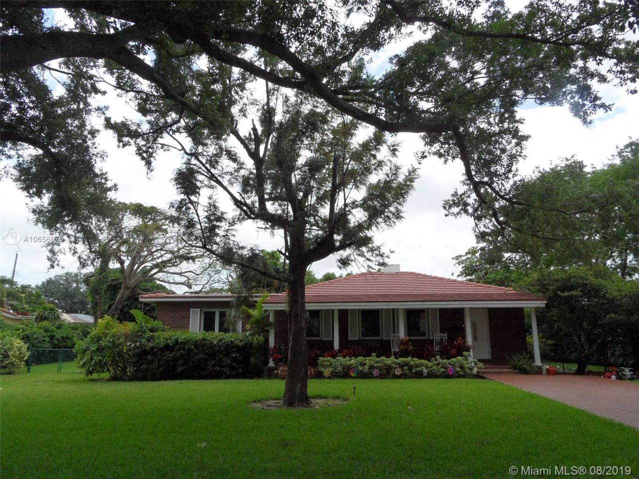 132 Glendale Dr - Photo 1