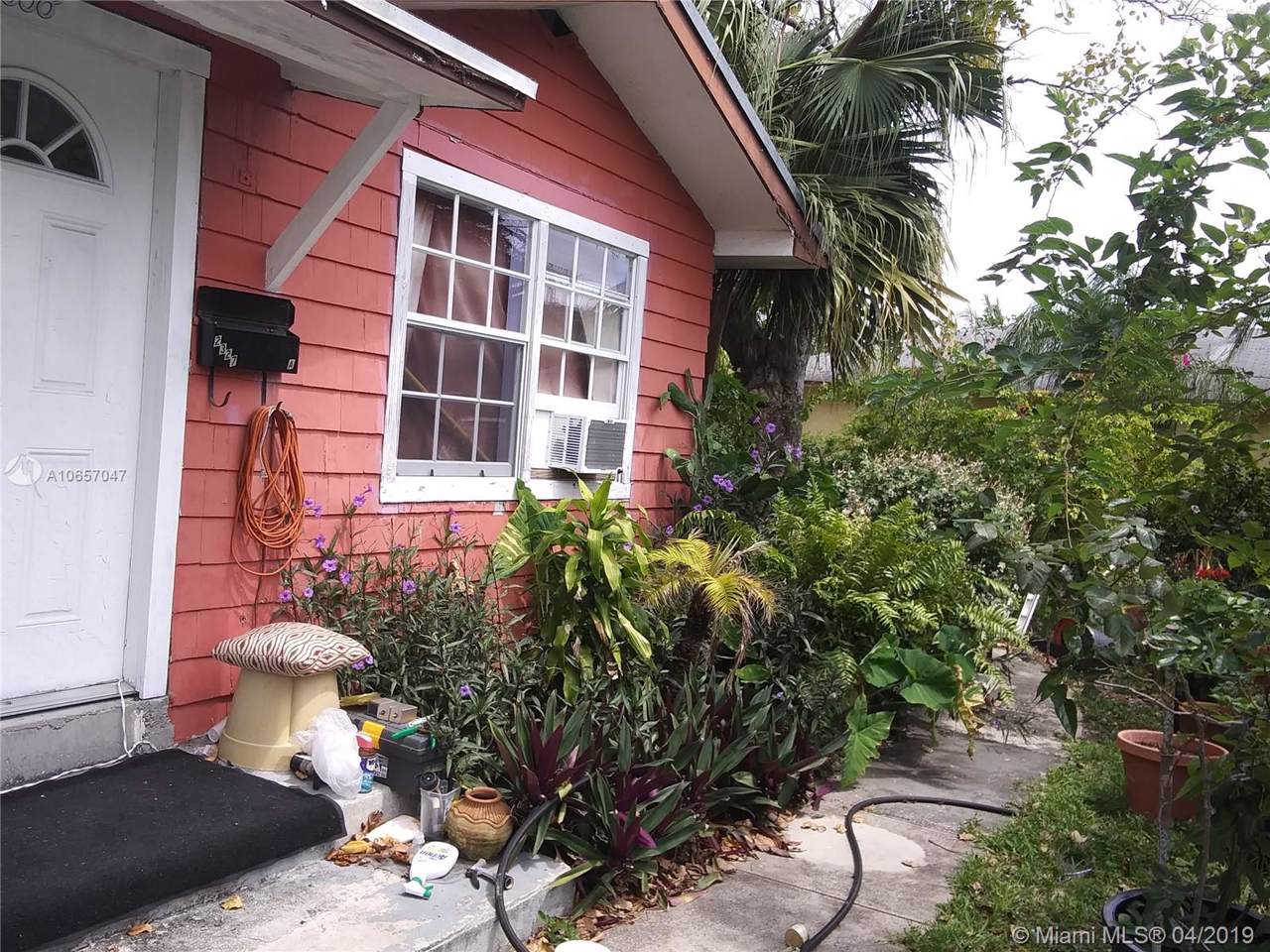 2327 Polk St - Photo 1