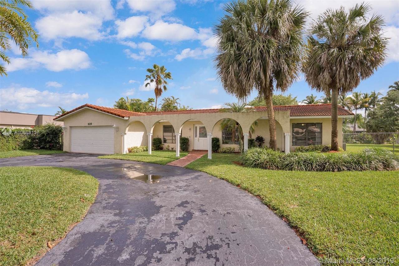 620 Lake Dasha Cir - Photo 1