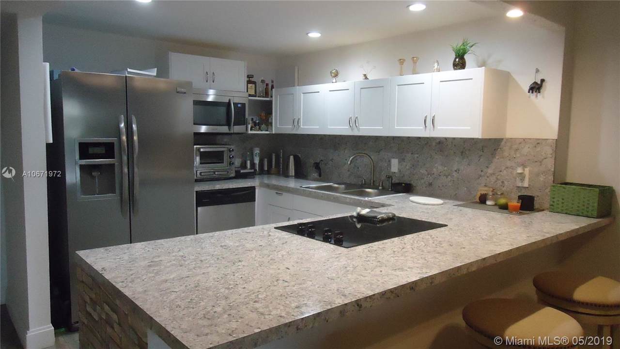 400 Leslie Dr - Photo 1