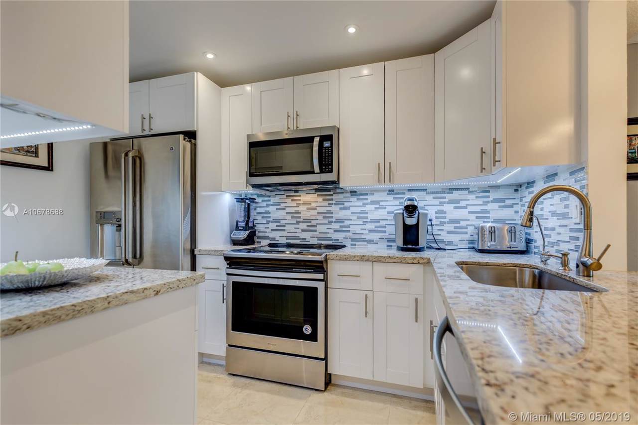 700 14th Ave - Photo 1
