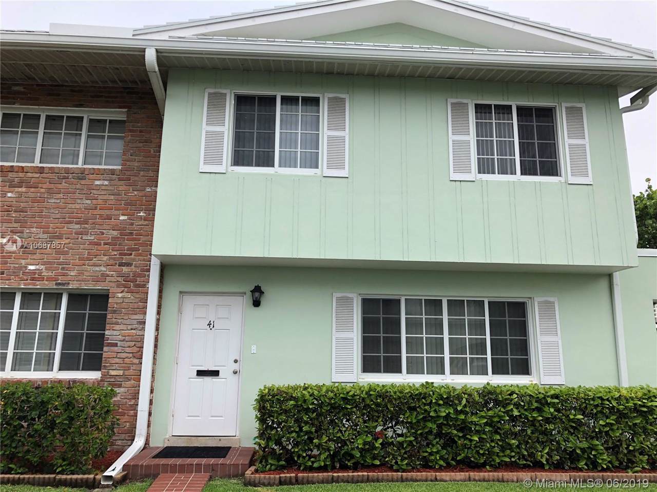 5400 Ocean Blvd - Photo 1