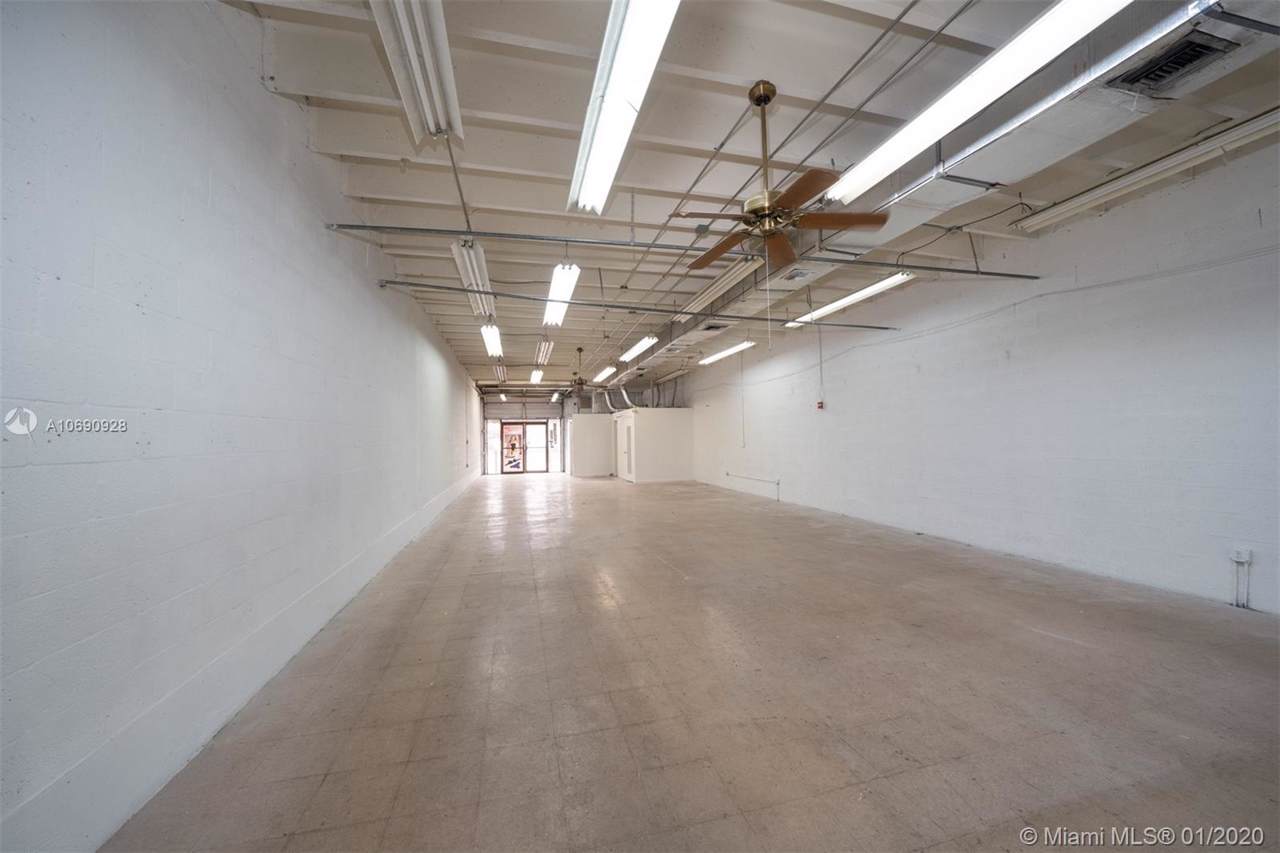 1852 20th St - Photo 1