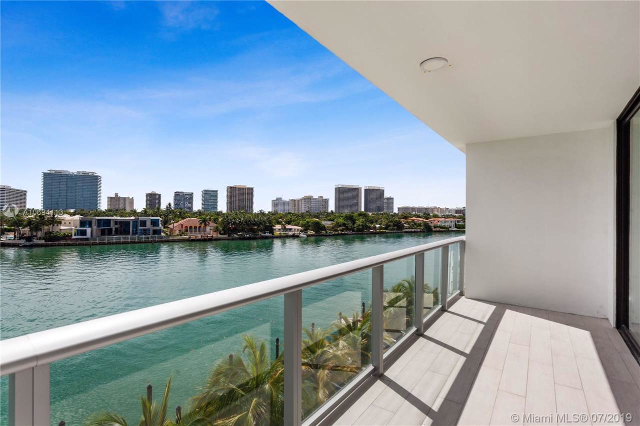 10201 Bay Harbor Dr - Photo 1