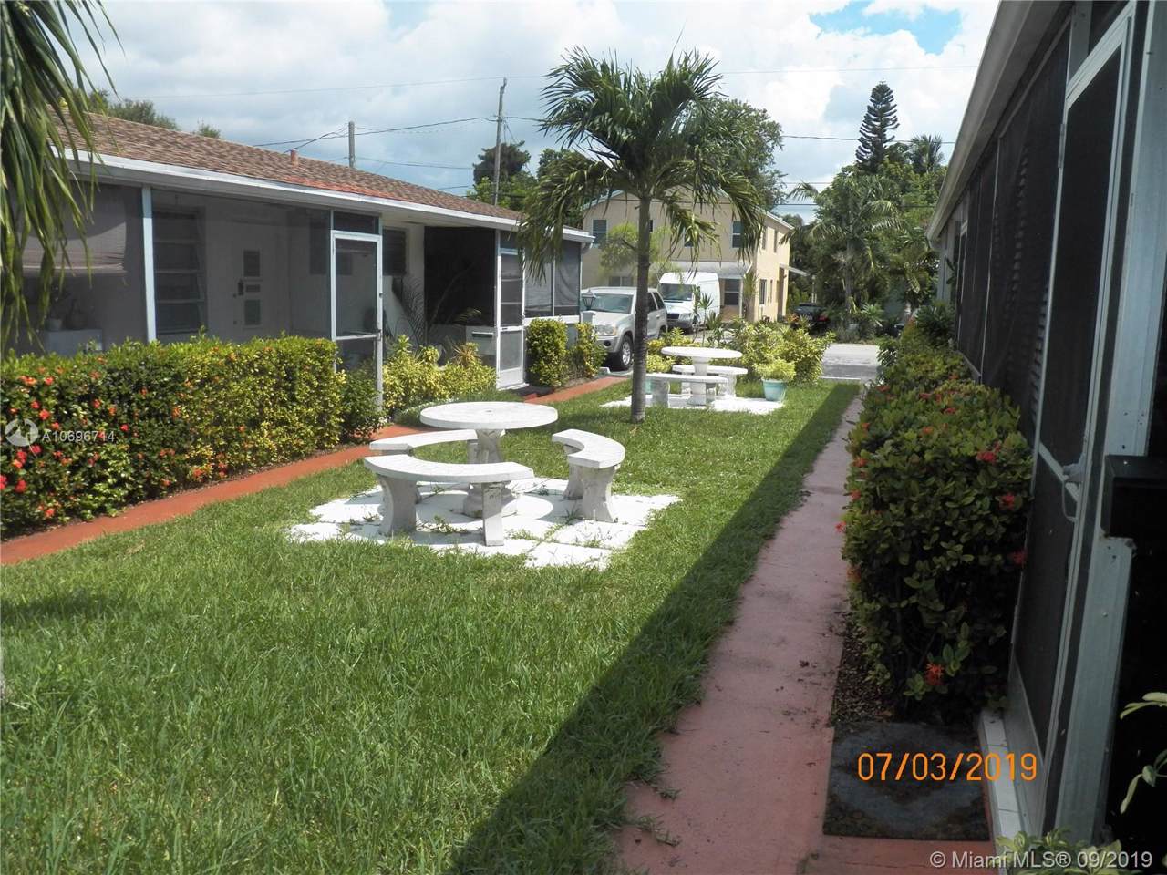 2524 Hayes St - Photo 1