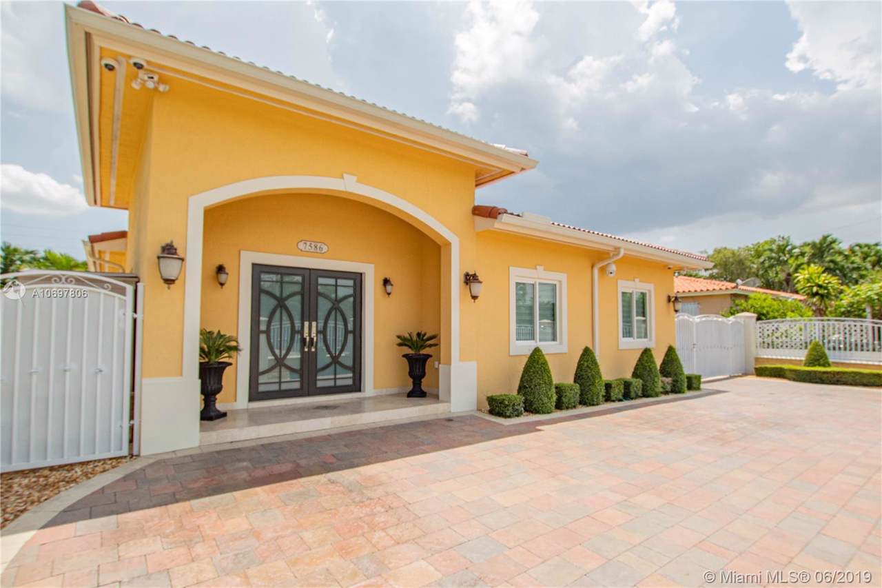 7586 Waterway Dr - Photo 1