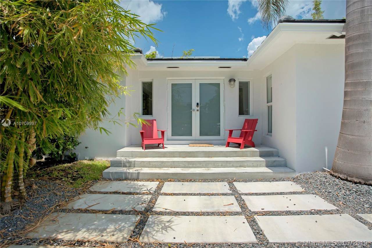 424 Dilido Dr - Photo 1