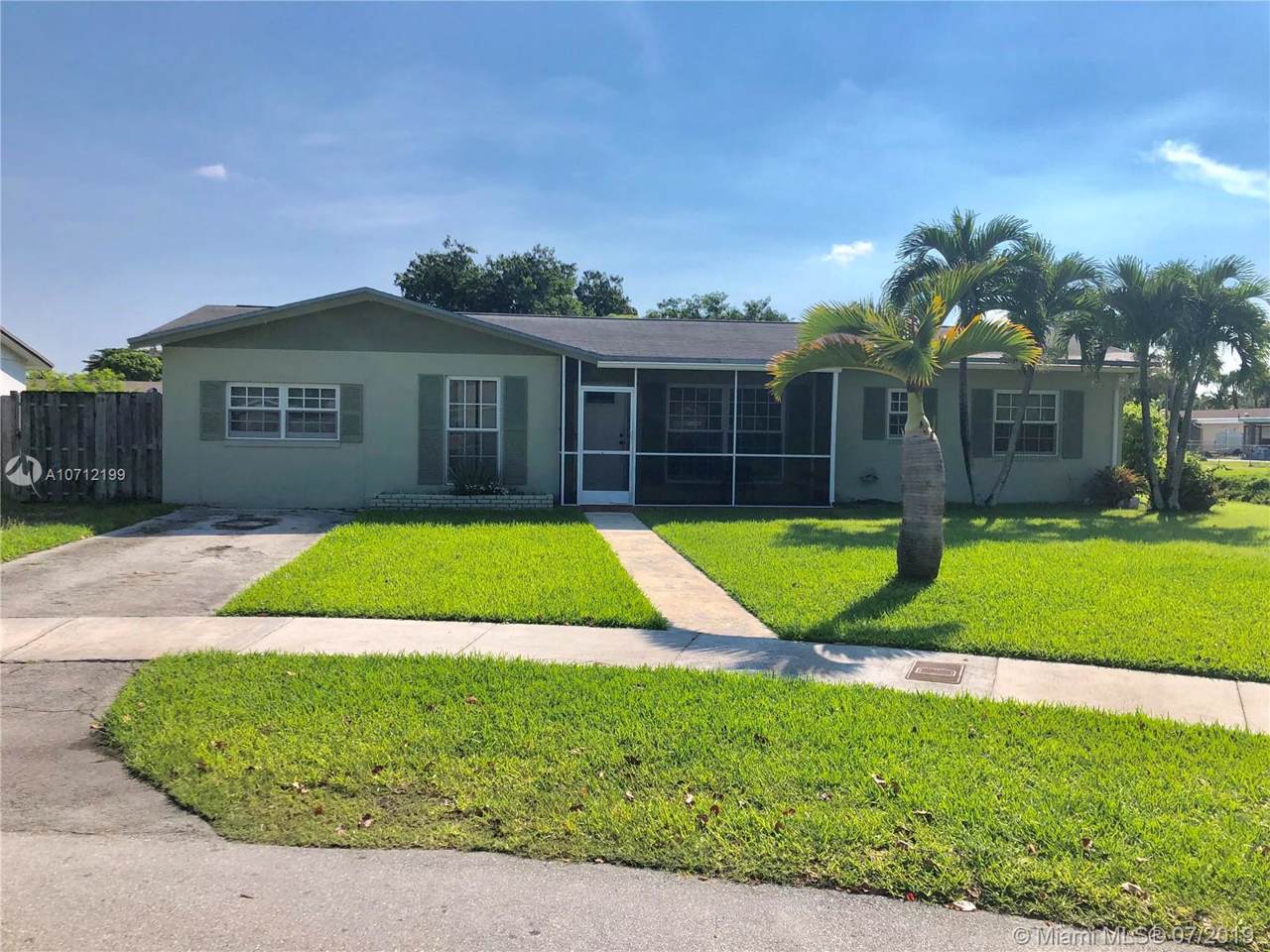 18531 92nd Ct - Photo 1