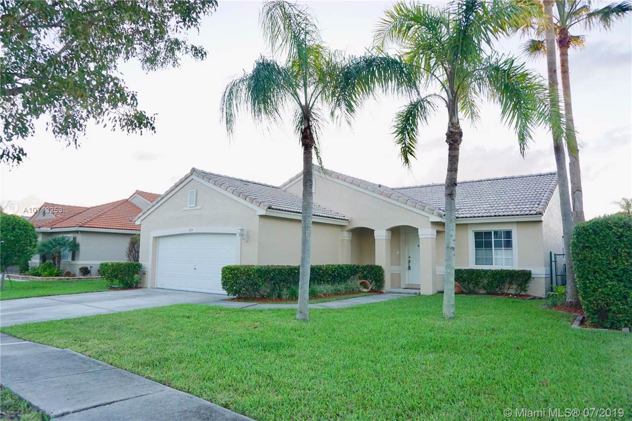 324 161st Ave - Photo 1