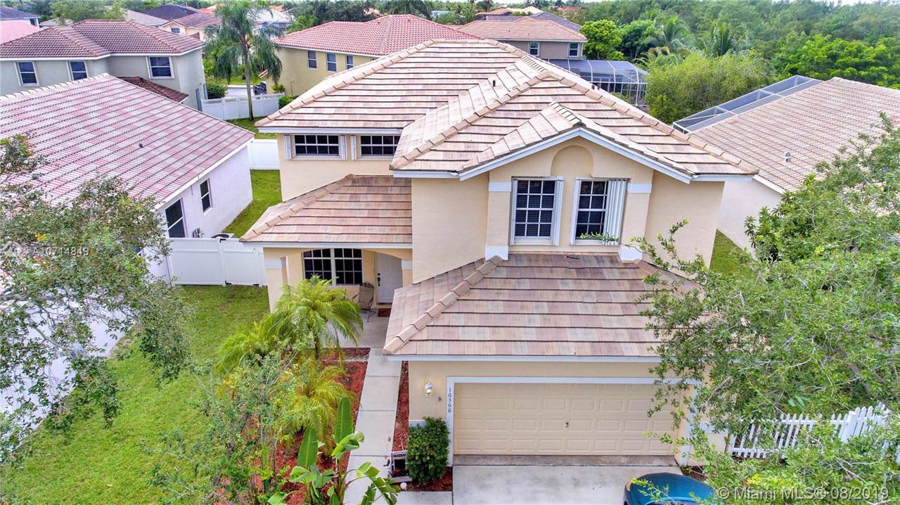 16368 18 ST - Photo 1