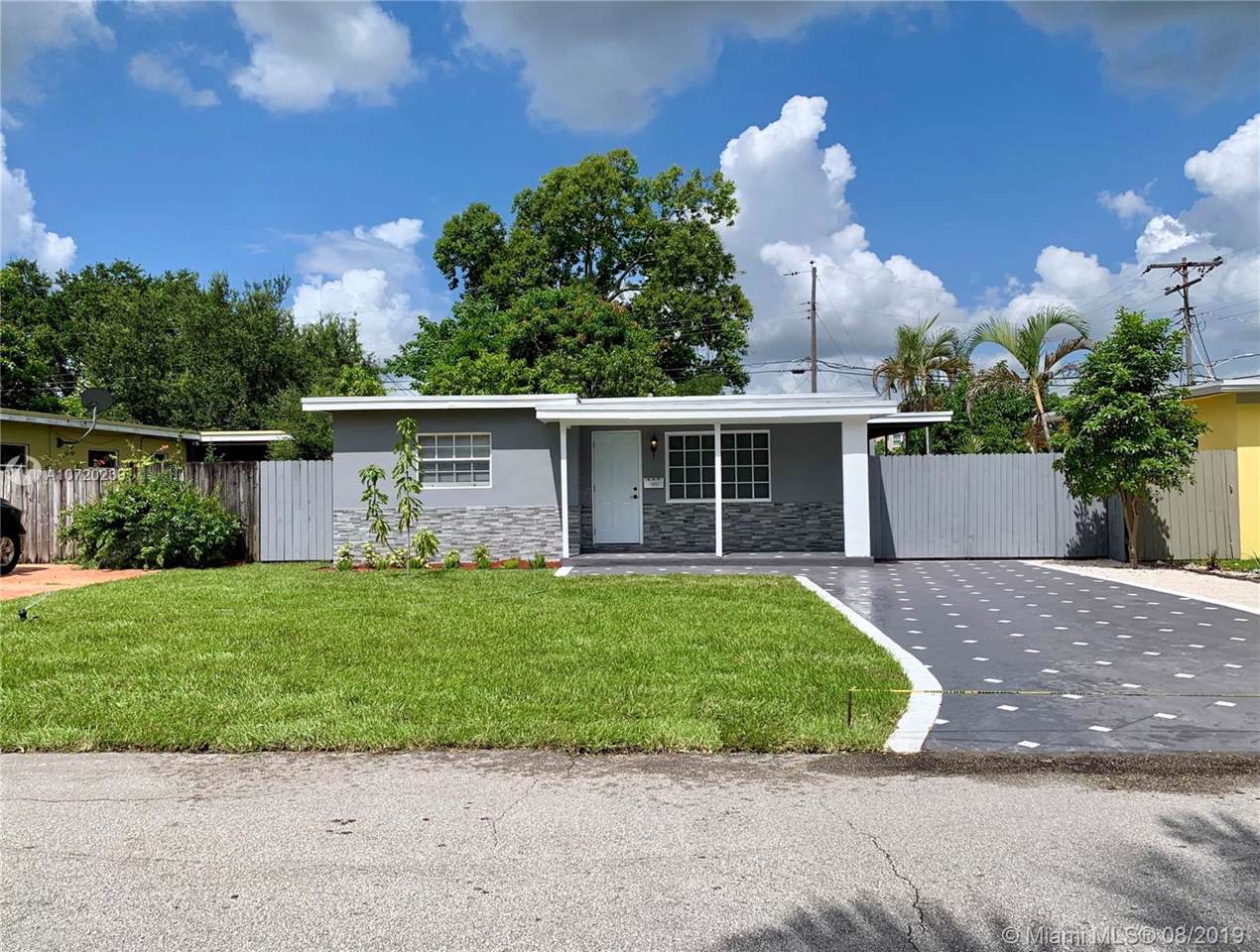 112 67th Ave - Photo 1