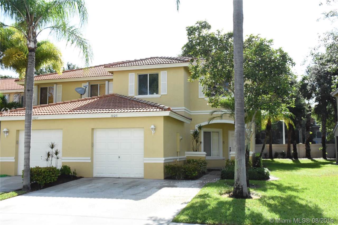 1025 Arezzo Cir - Photo 1