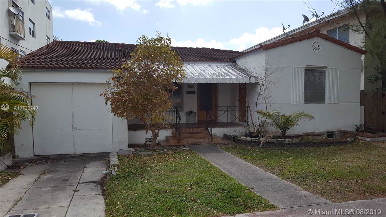 7921 Carlyle Av. - Photo 1