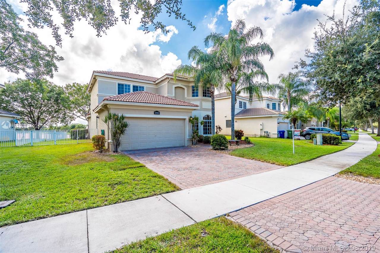 6042 195th Ave - Photo 1