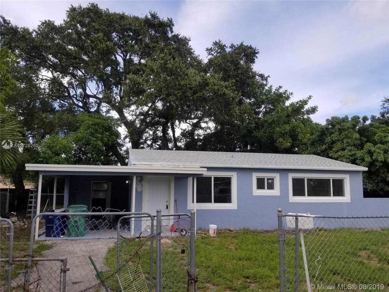 2885 167th Ter - Photo 1