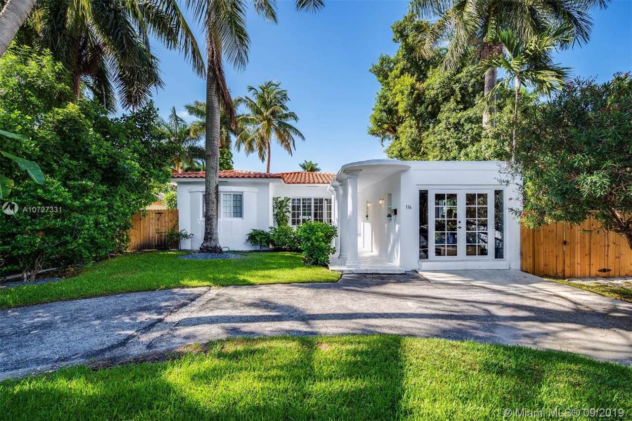 114 Venetian Way - Photo 1