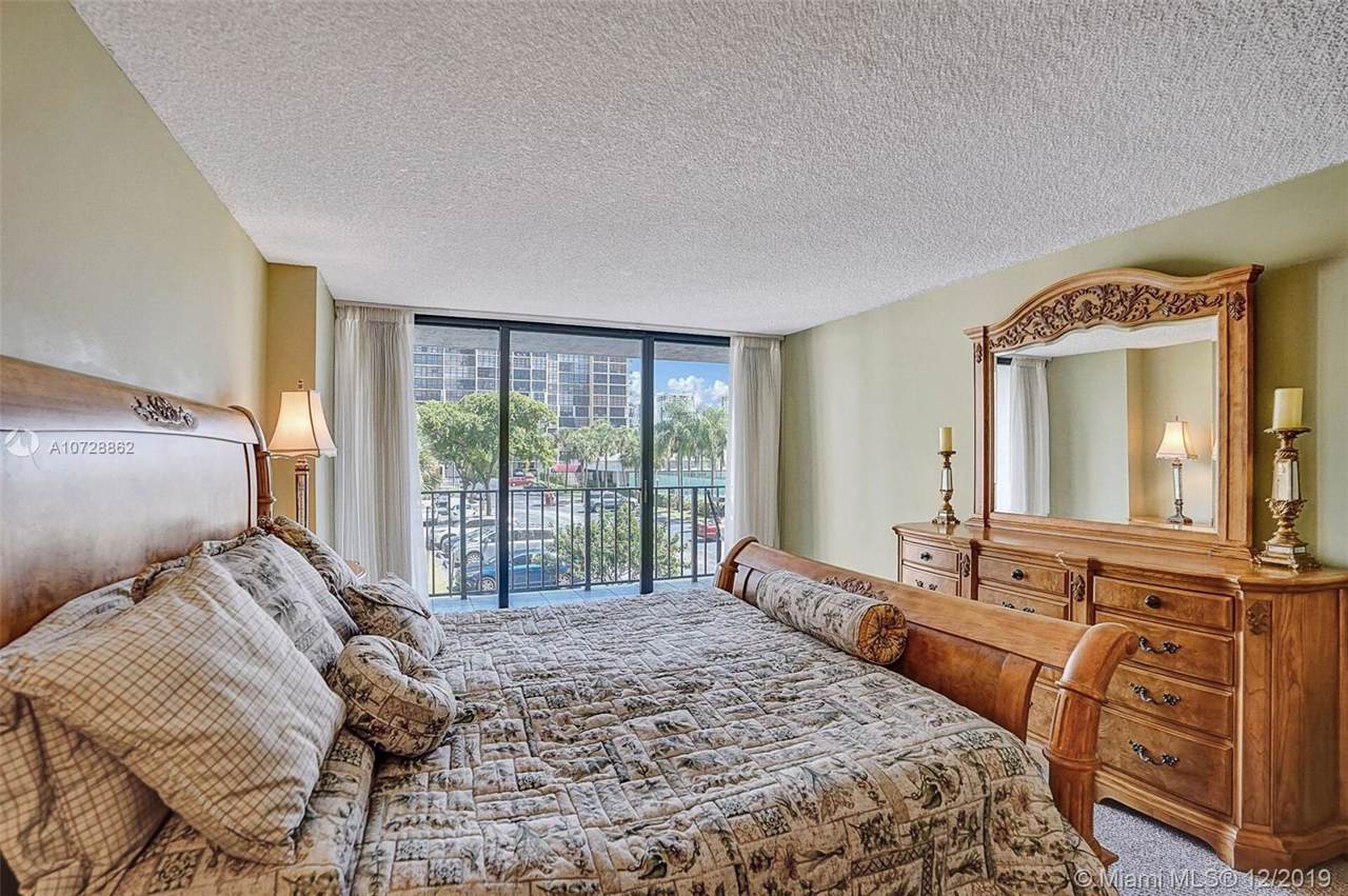 400 Leslie Dr - Photo 1