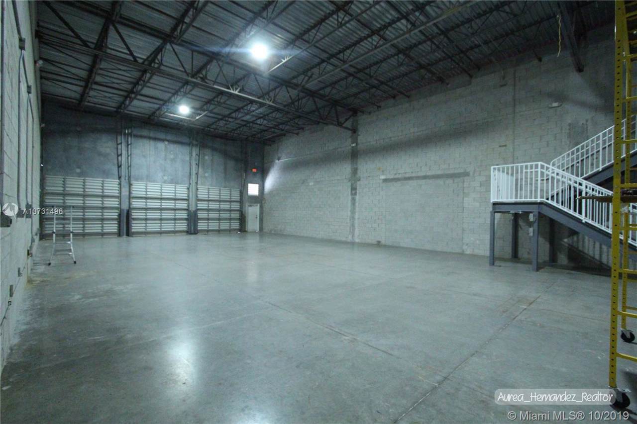 1335 98th Ct - Photo 1