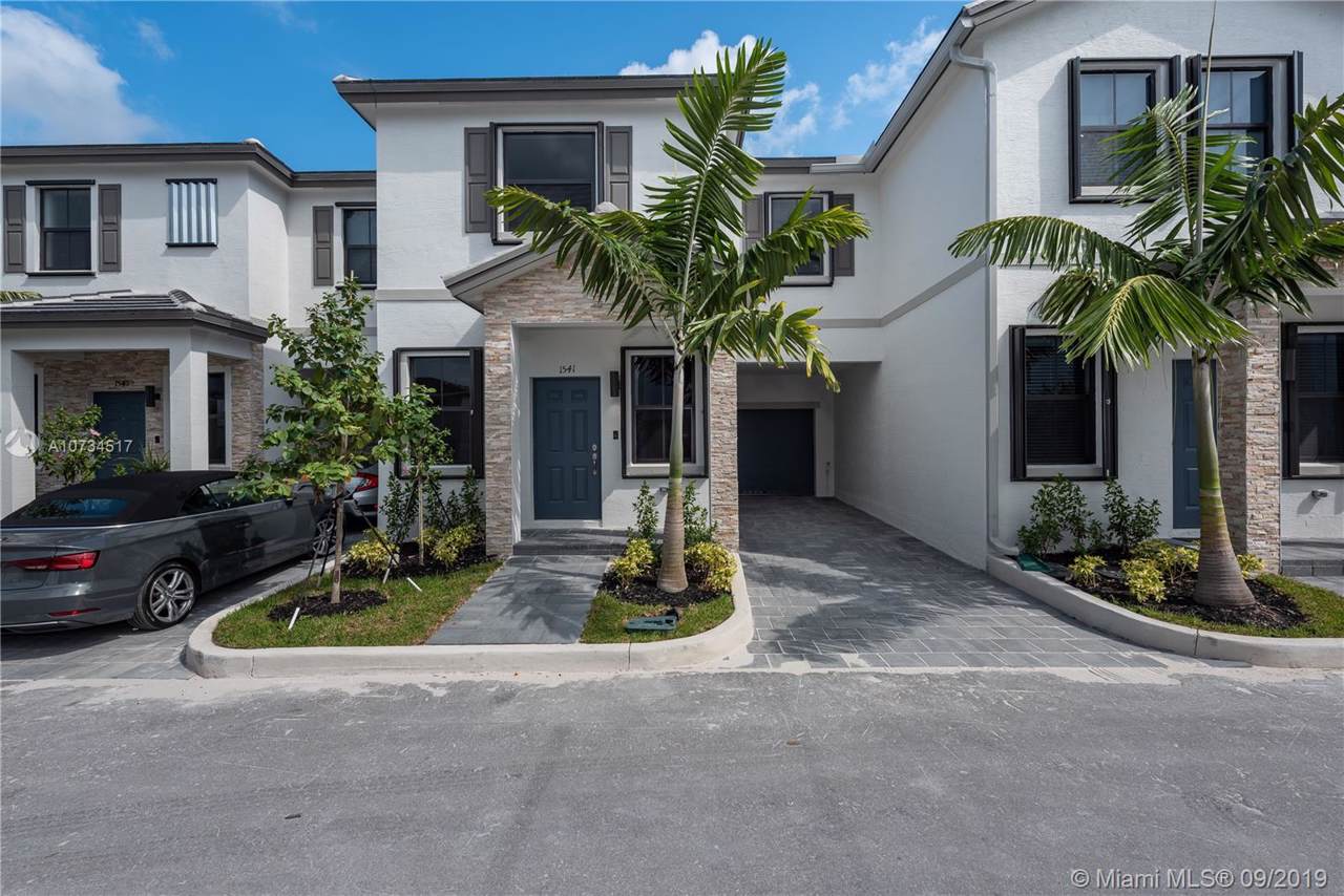 1541 28th Street - Photo 1