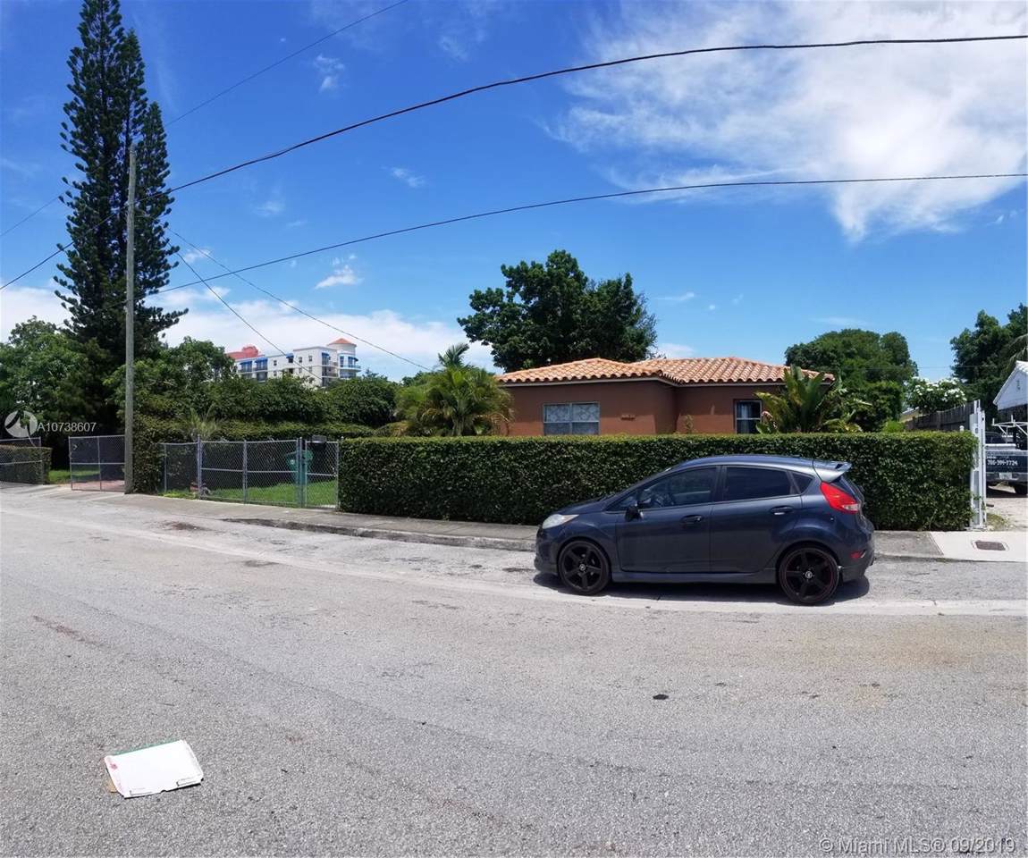 1351 52nd St - Photo 1