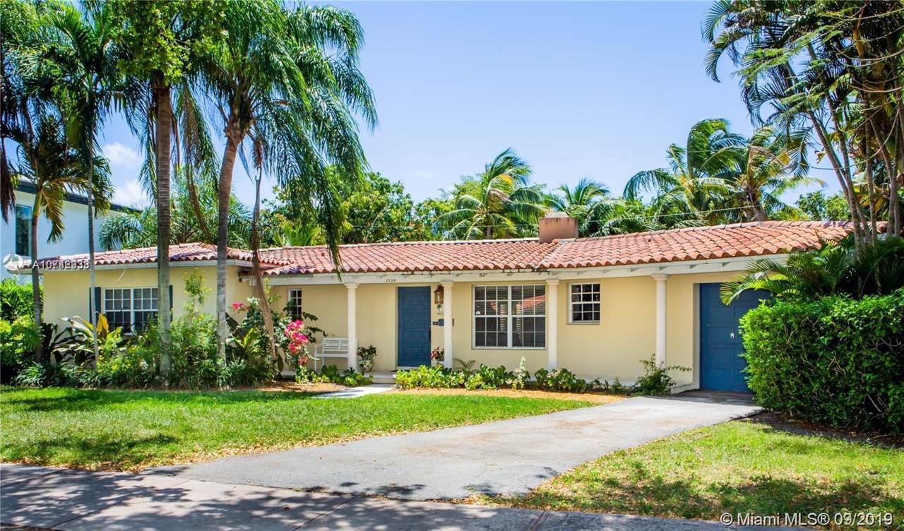 1534 Ancona Ave - Photo 1