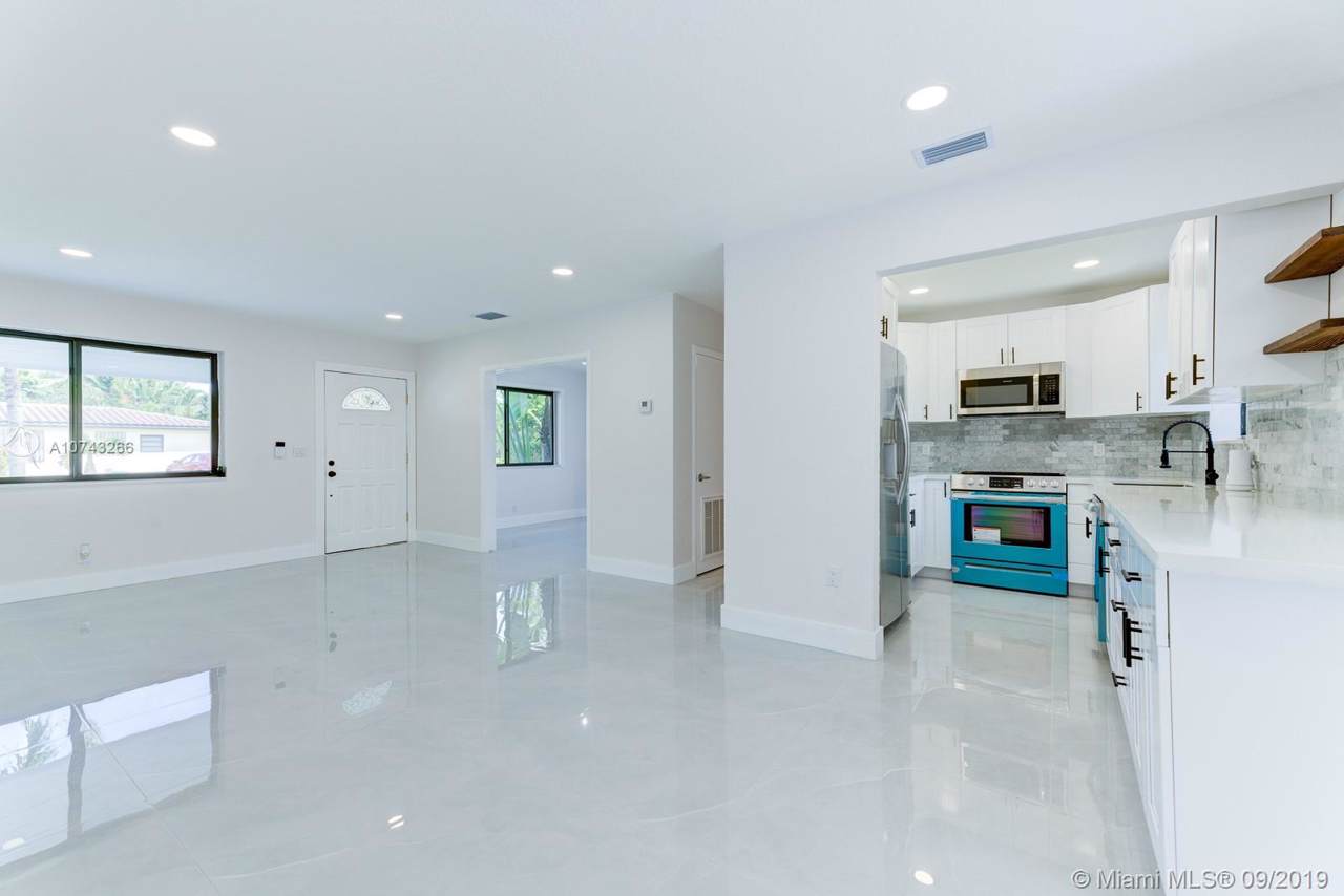 1524 27th St - Photo 1