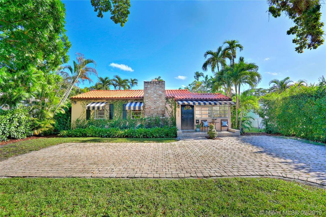 504 Mendoza Ave - Photo 1