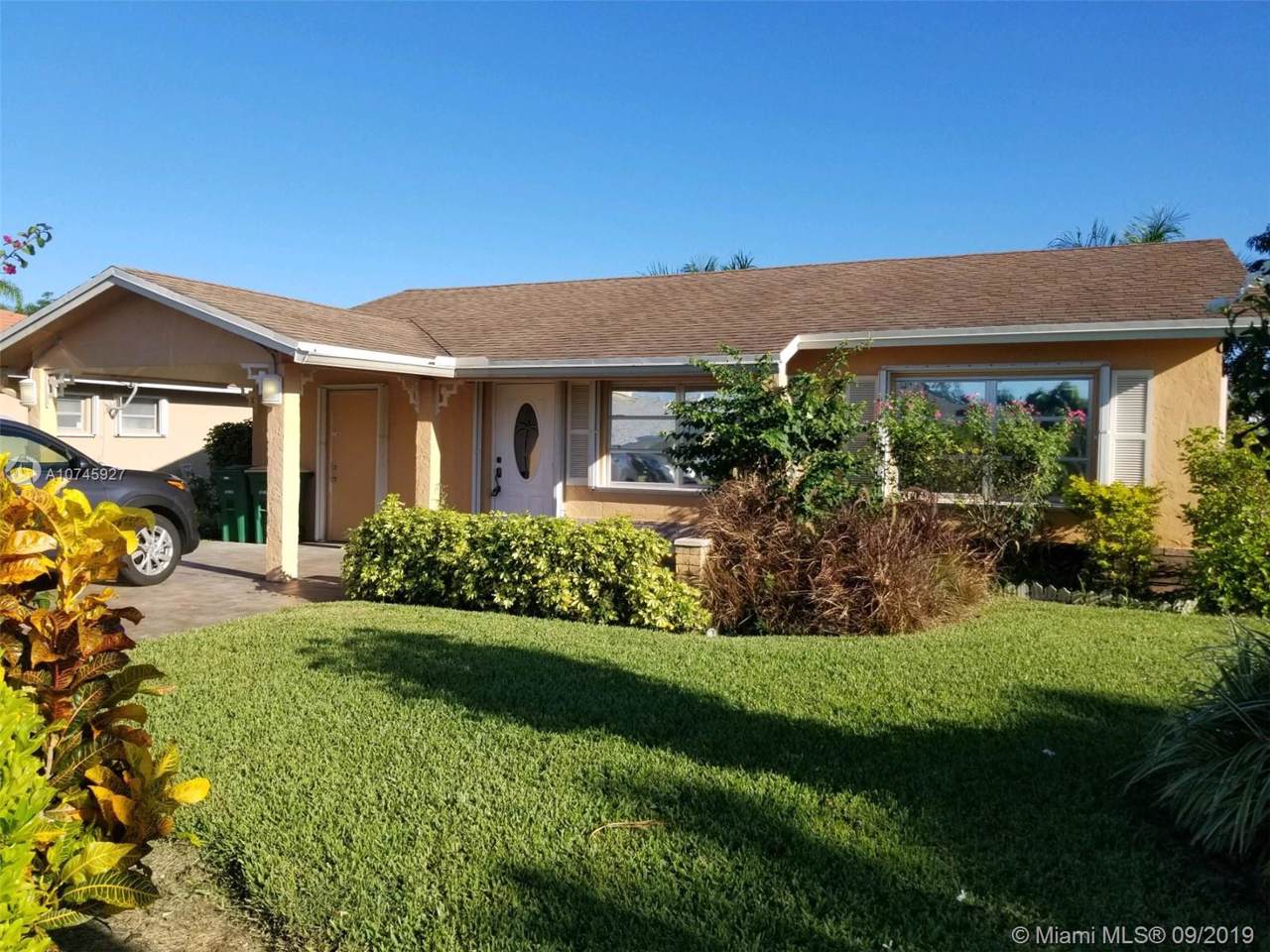 9409 70th Pl - Photo 1
