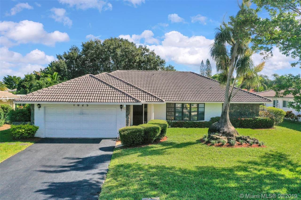 1025 83rd Dr - Photo 1