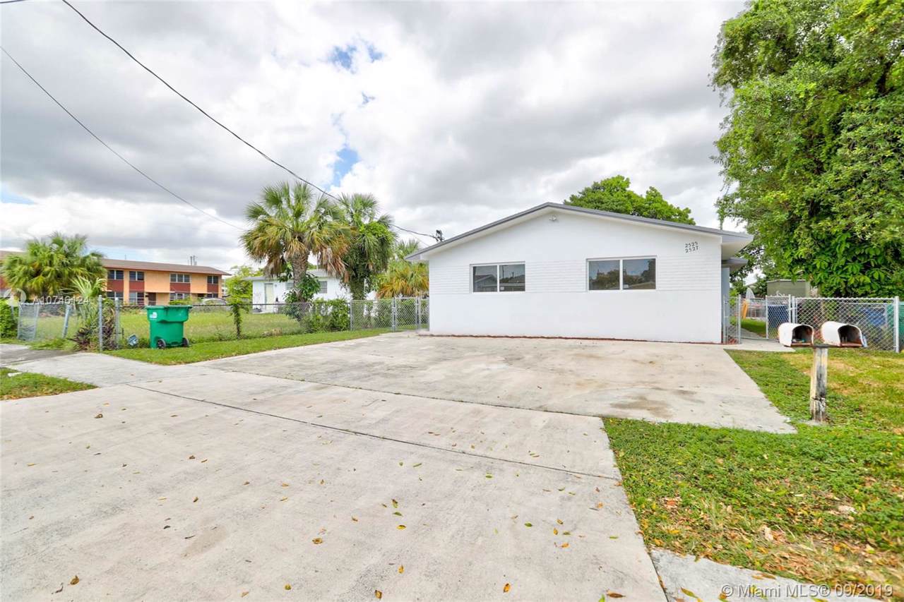 2525 66th St - Photo 1