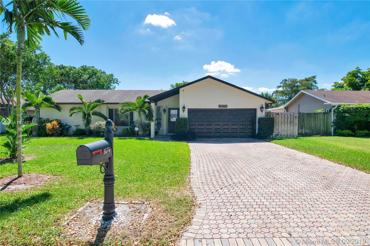 9576 27th Ct - Photo 1