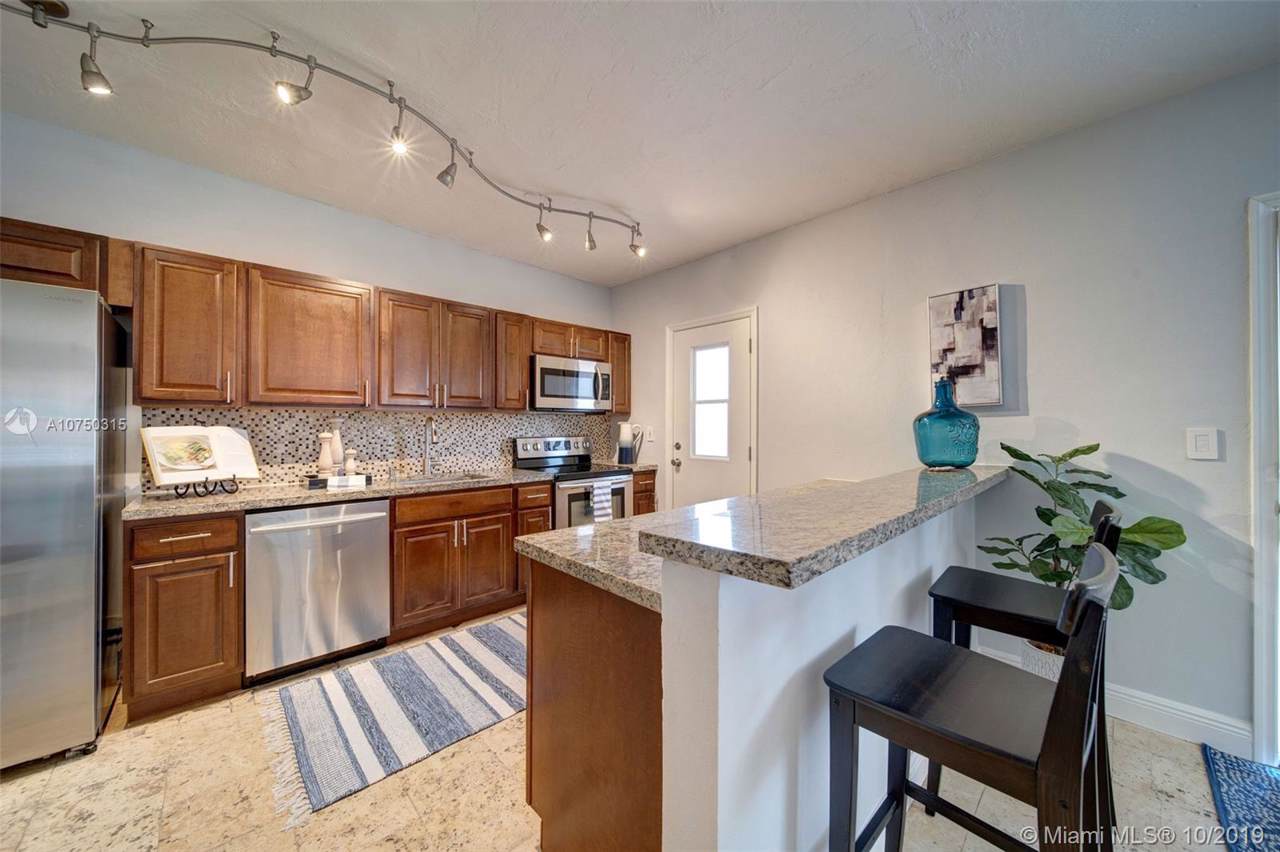 2924 Day Ave - Photo 1