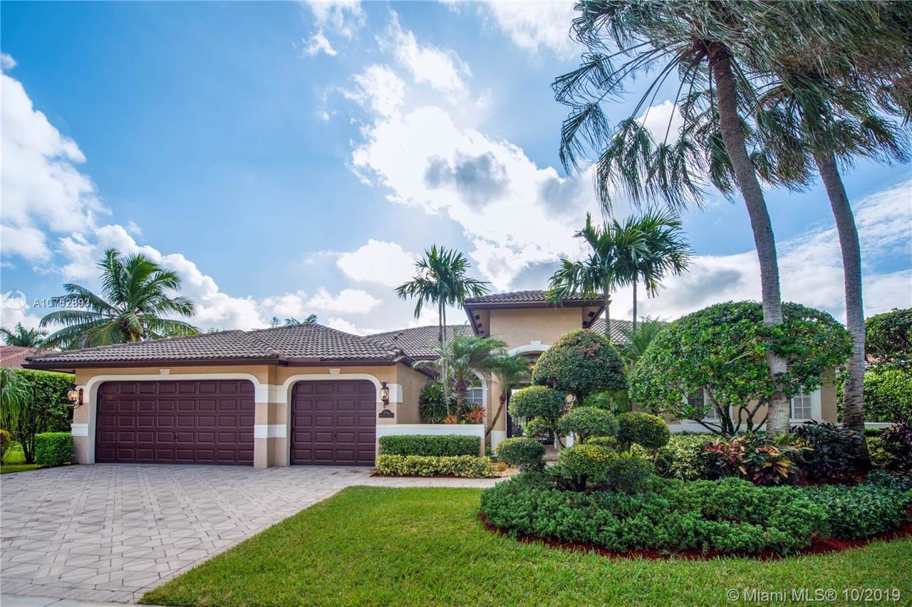 2502 Montclaire Cir - Photo 1