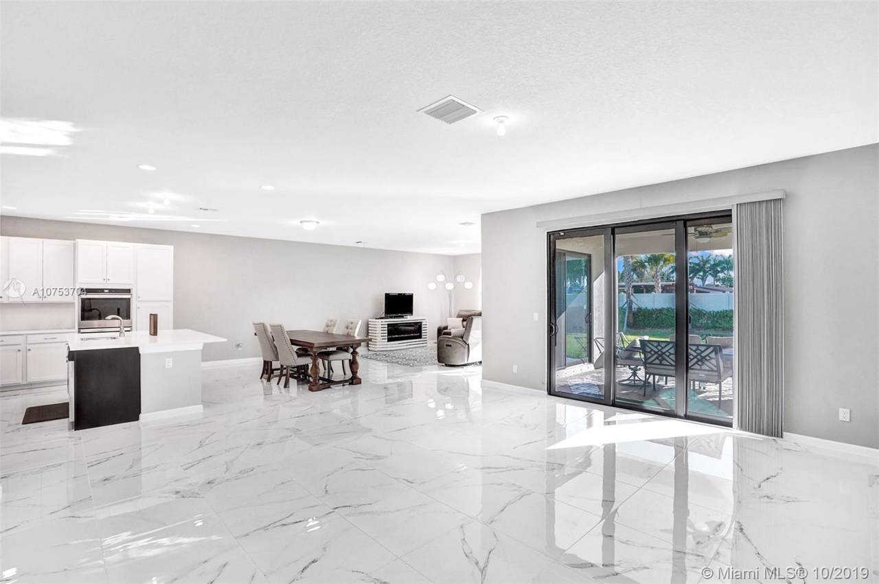 6132 Yerba Buena Ct - Photo 1