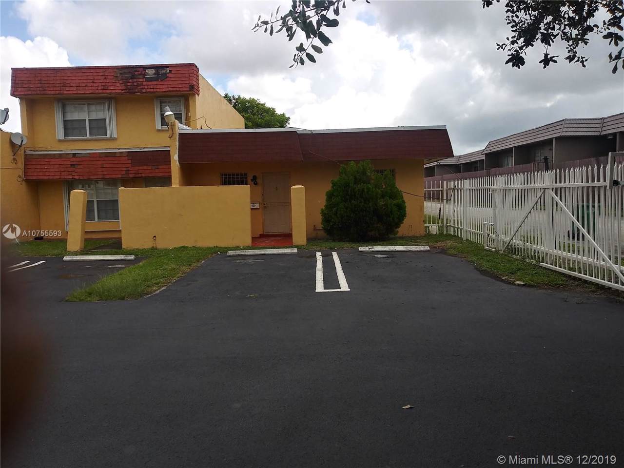 612 179 ST - Photo 1