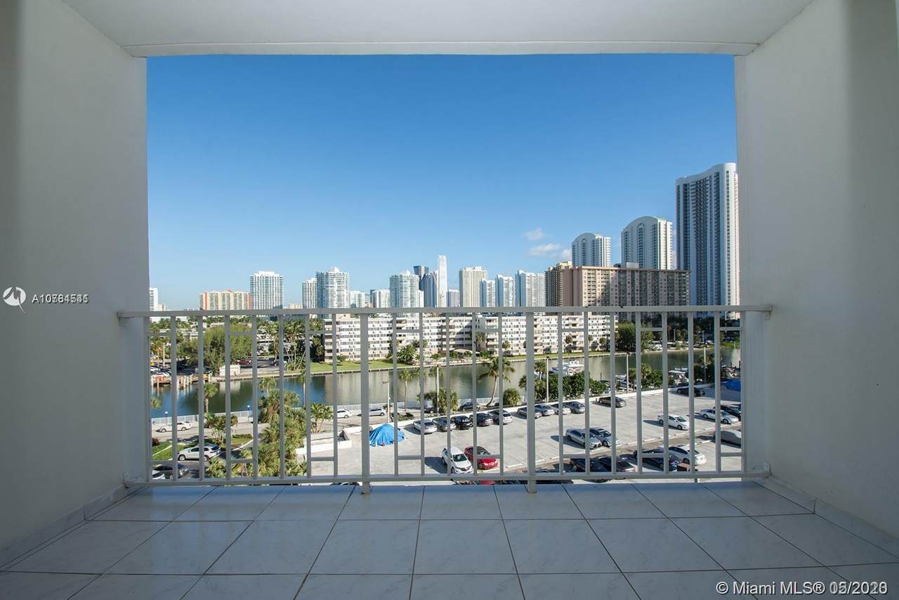 300 Bayview Dr - Photo 1 300 Bayview Dr - Photo 1