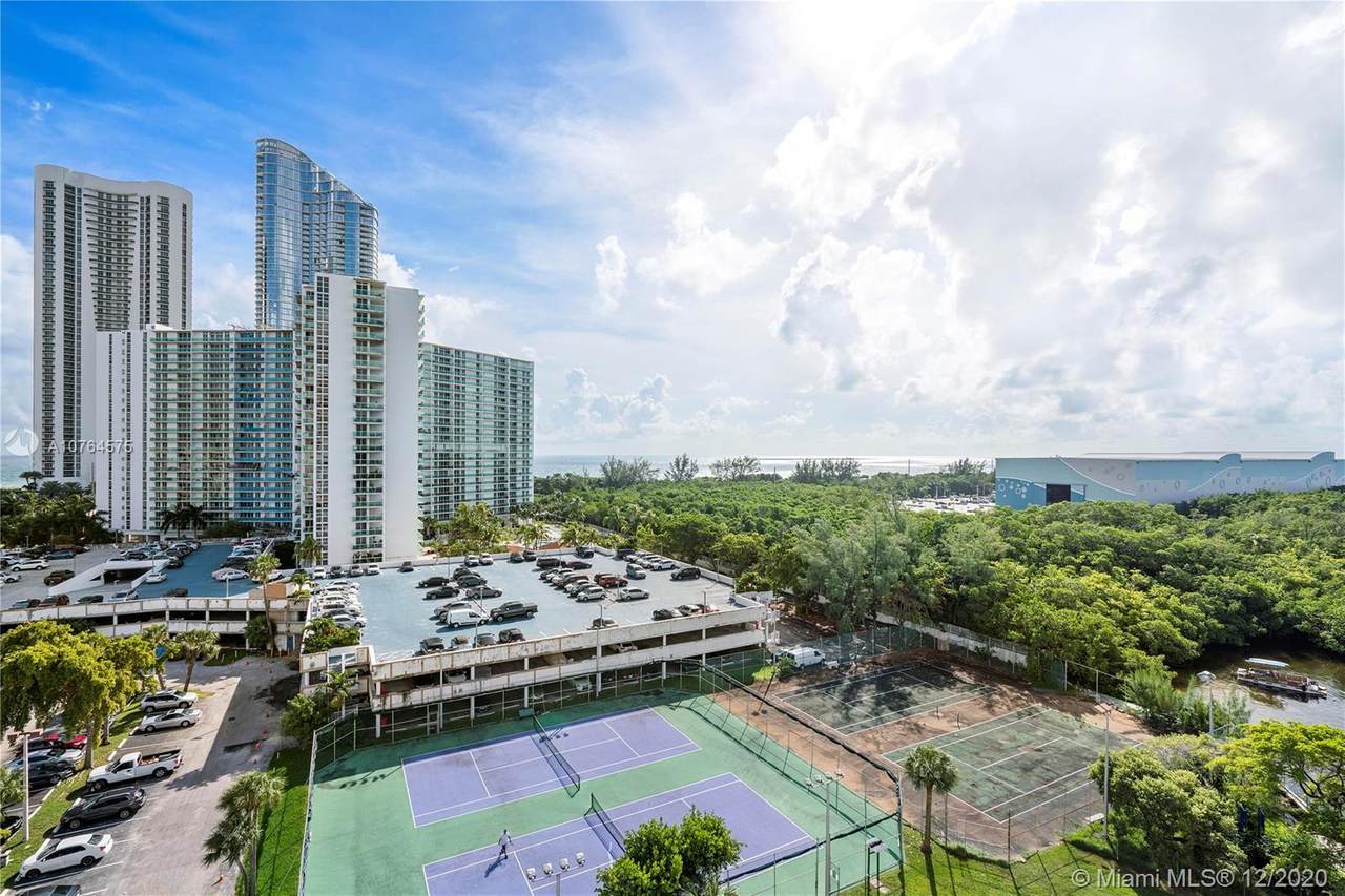 300 Bayview Dr - Photo 1