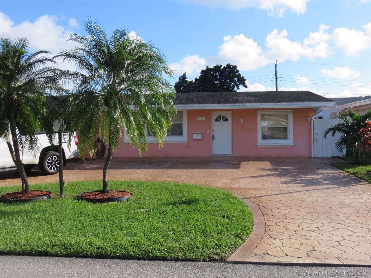 8480 11th Ct - Photo 1