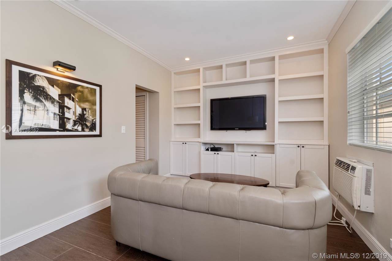 717 Espanola Way - Photo 1