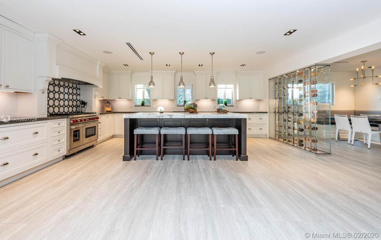 960 97 ST - Photo 1