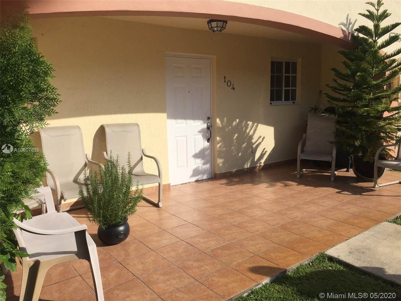 6755 182nd St - Photo 1