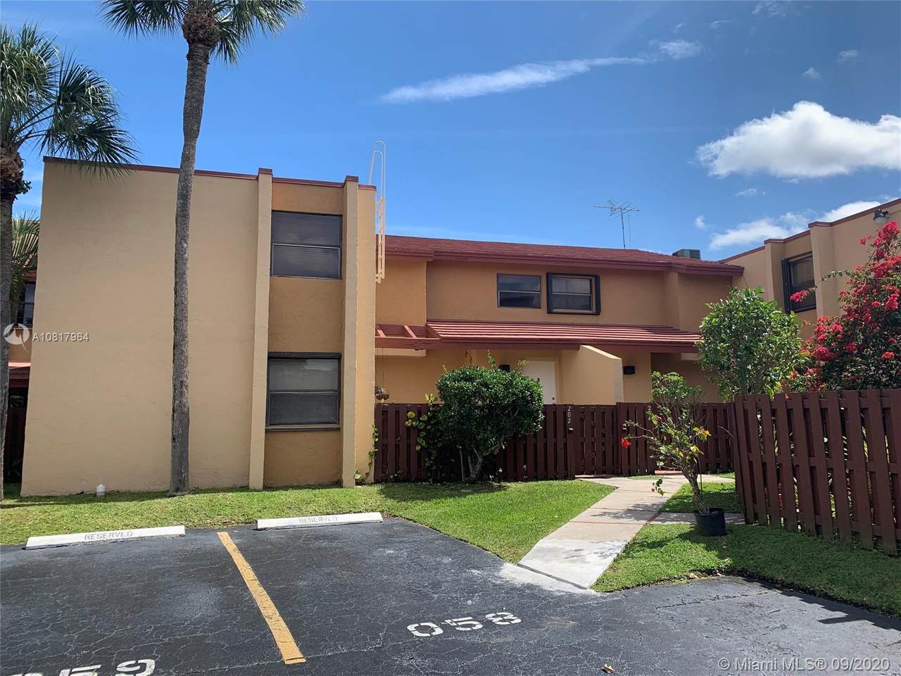 201 Park Dr - Photo 1