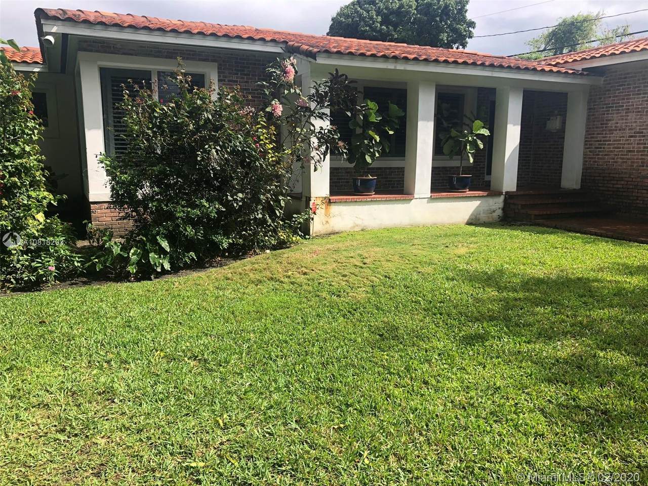 4915 Alhambra Cir - Photo 1