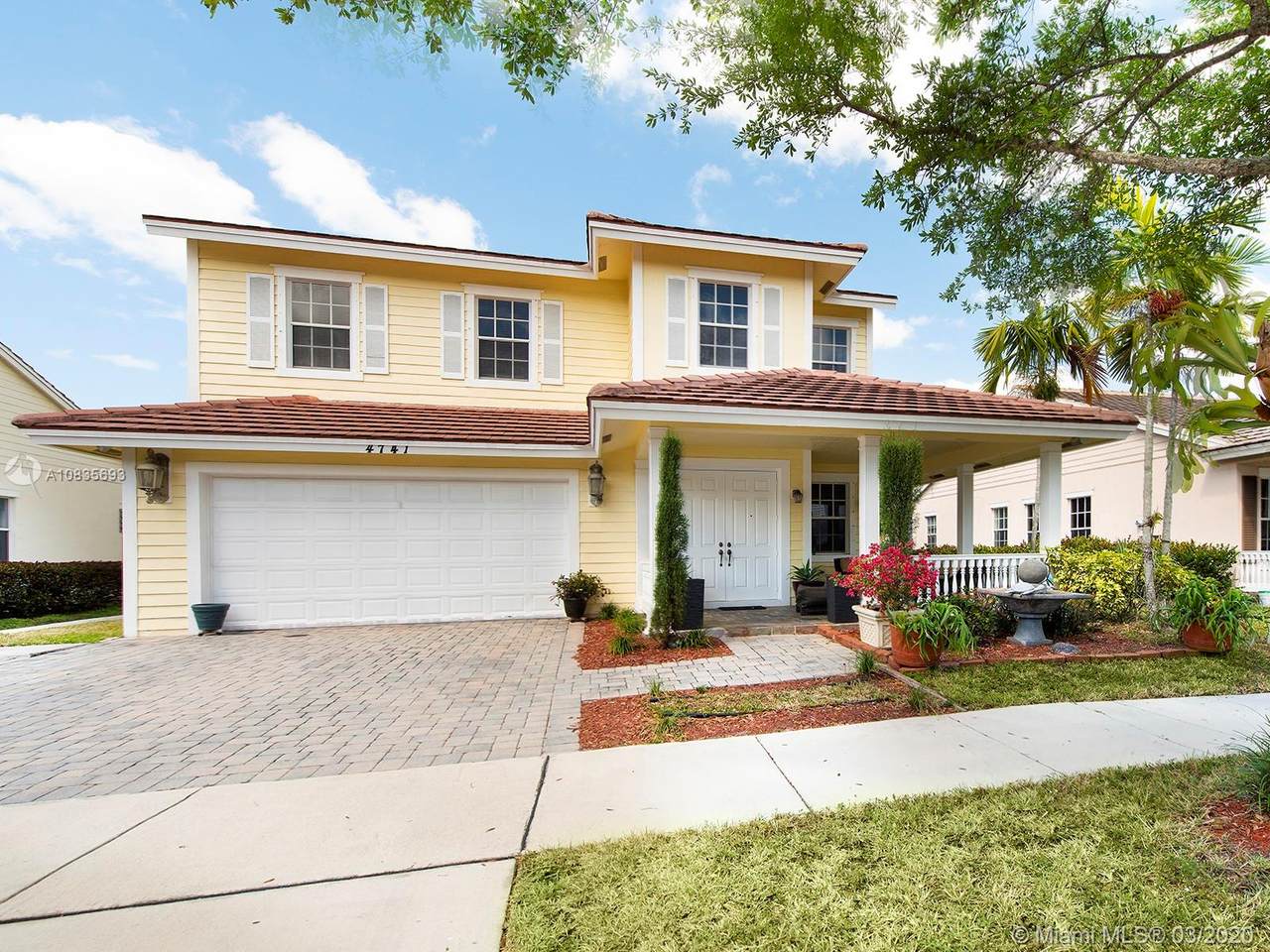 4741 Lakeside Cir E - Photo 1