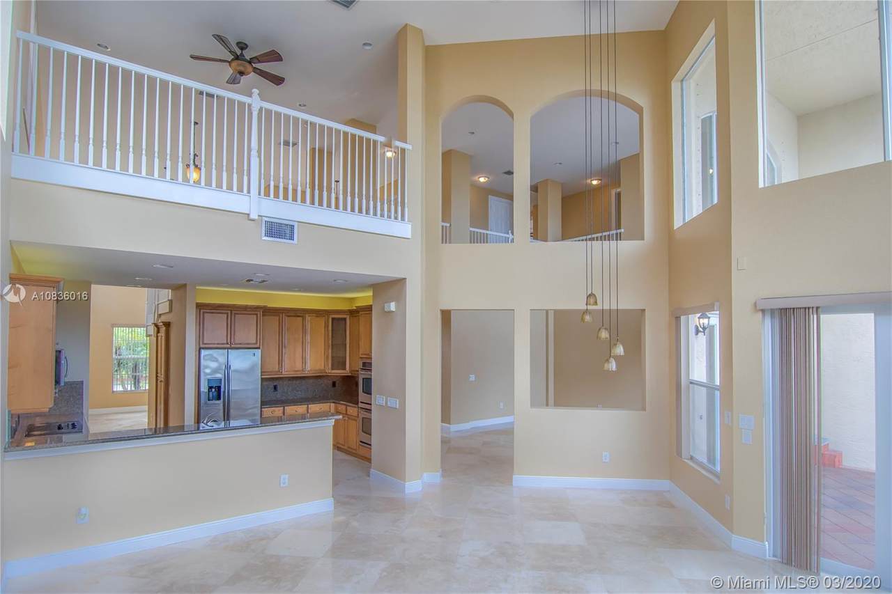 18229 54th St - Photo 1