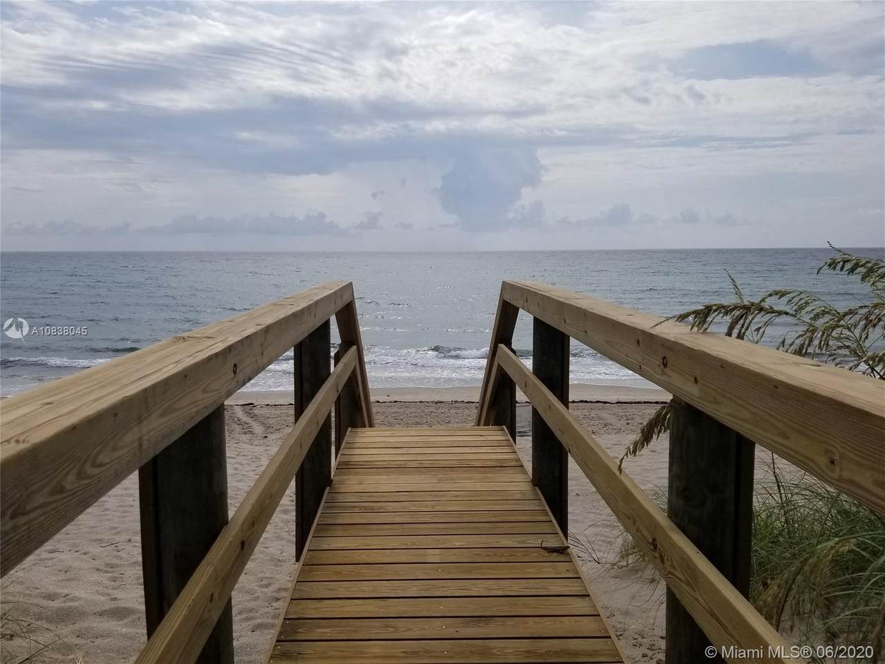 3230 Ocean Blvd - Photo 1