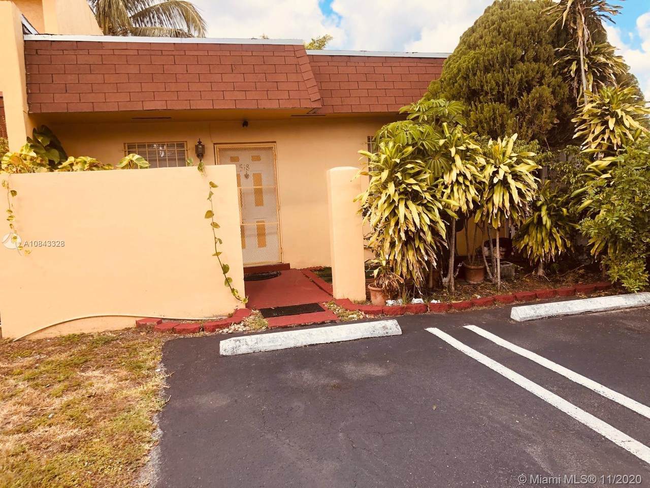 518 179 Street - Photo 1
