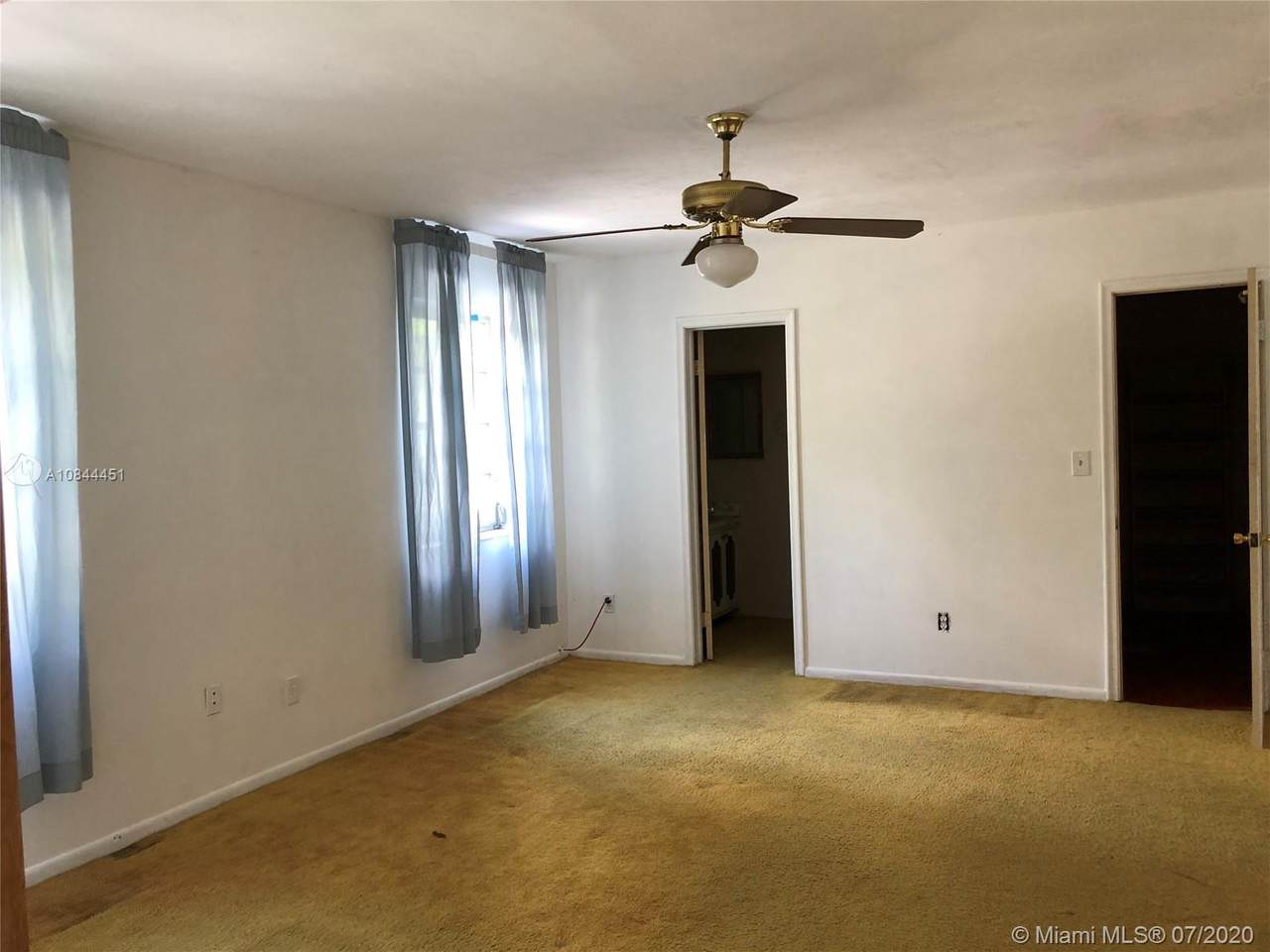 8005 89th St - Photo 1