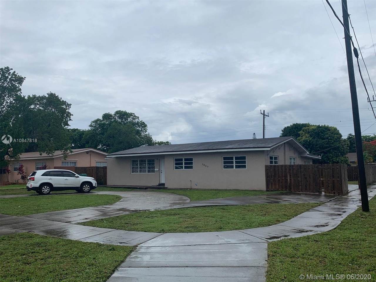 1257 Jann Ave - Photo 1